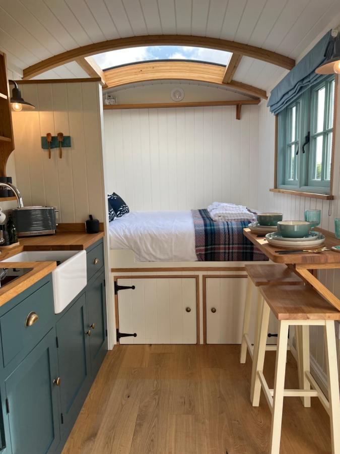 Toms Hut And Robins Rest Shepherd Huts Near Wadebridge Kültér fotó
