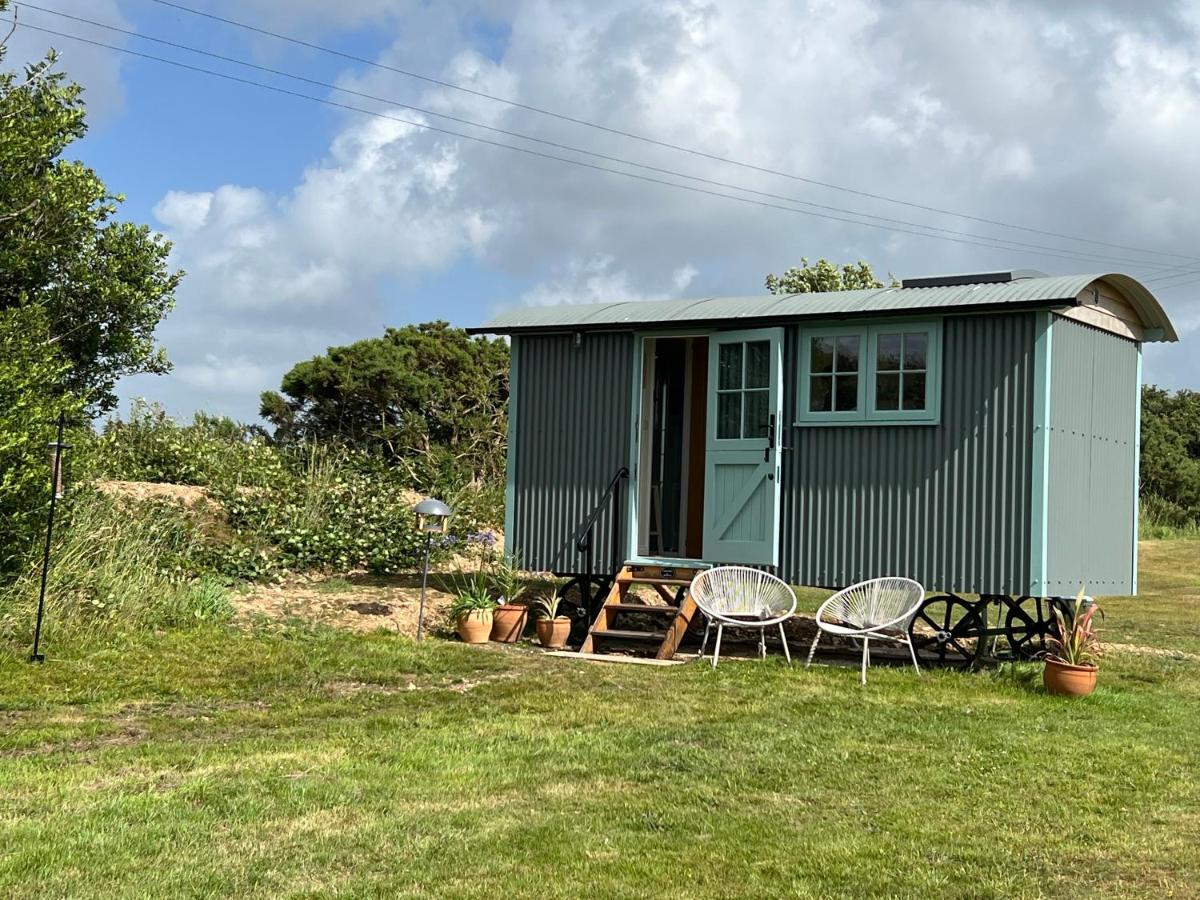 Toms Hut And Robins Rest Shepherd Huts Near Wadebridge Kültér fotó