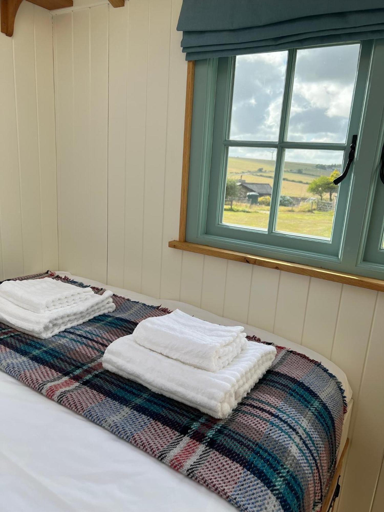 Toms Hut And Robins Rest Shepherd Huts Near Wadebridge Kültér fotó