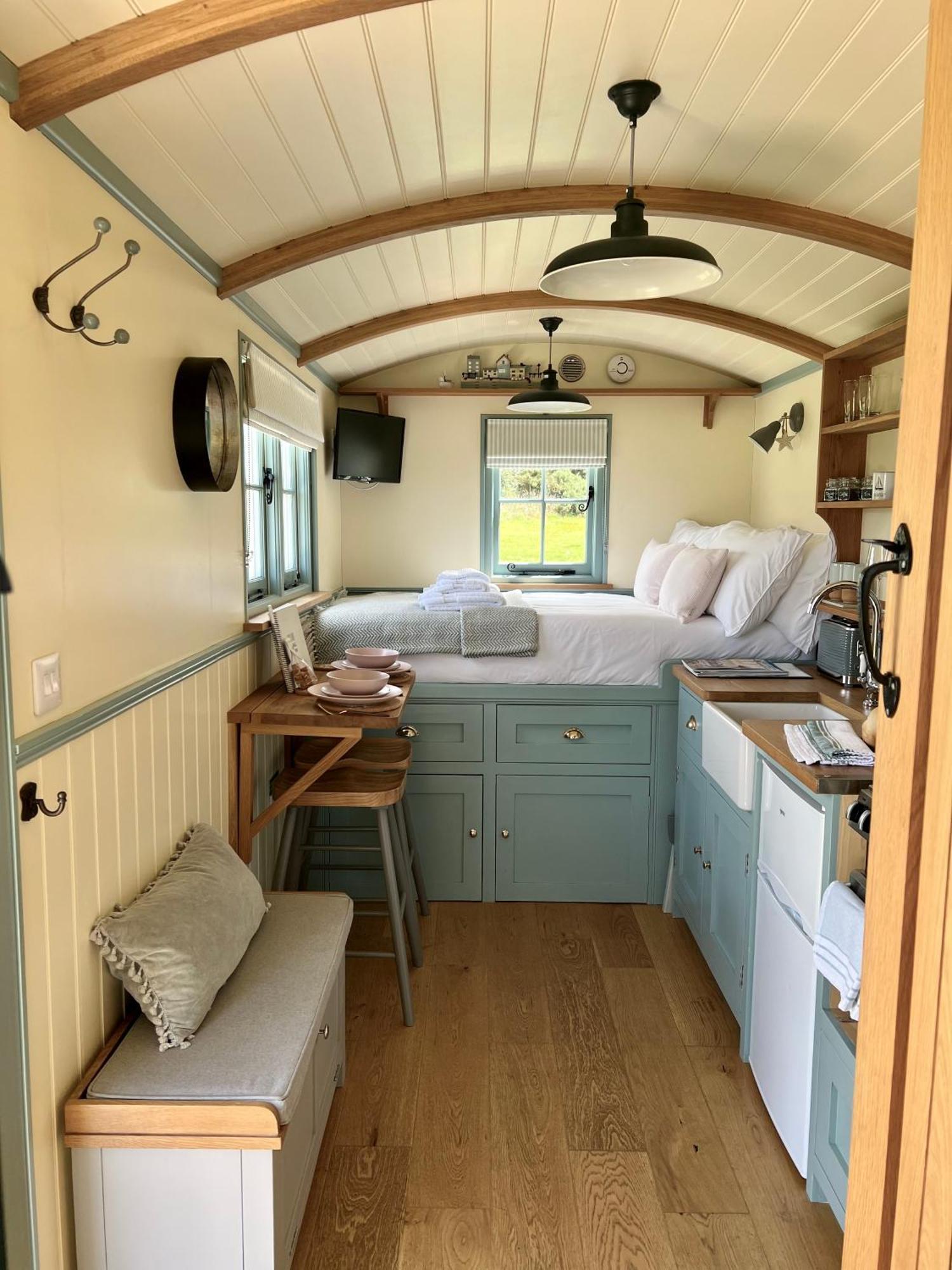 Toms Hut And Robins Rest Shepherd Huts Near Wadebridge Kültér fotó