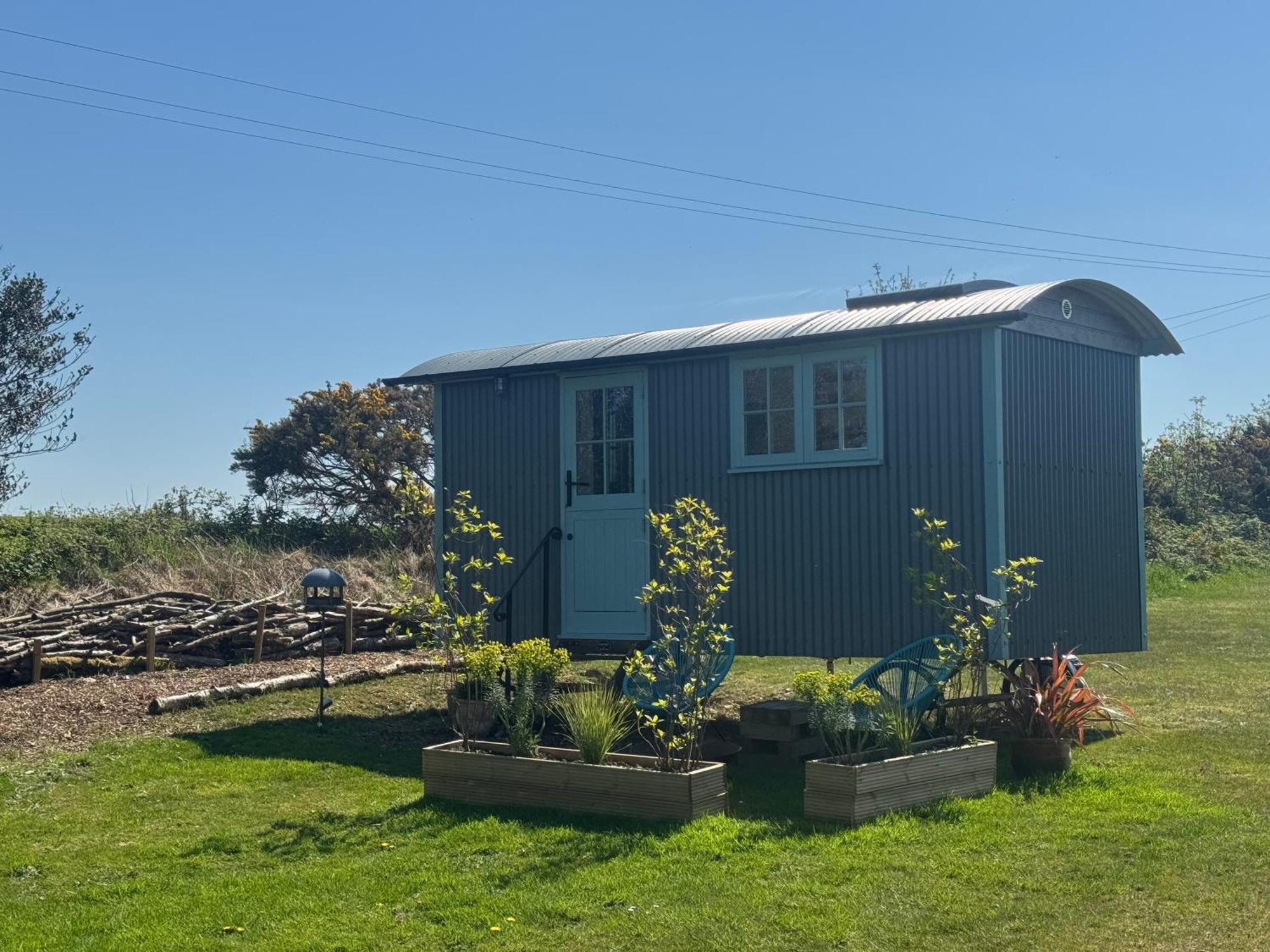 Toms Hut And Robins Rest Shepherd Huts Near Wadebridge Kültér fotó